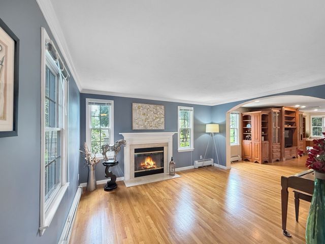 5 Swan Cir, Shrewsbury, MA 01545