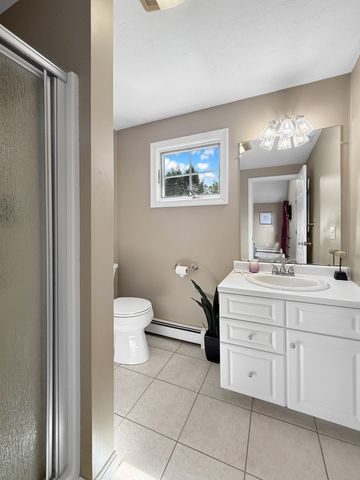 5 Swan Cir, Shrewsbury, MA 01545