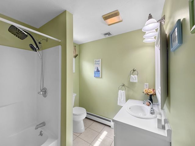 5 Swan Cir, Shrewsbury, MA 01545