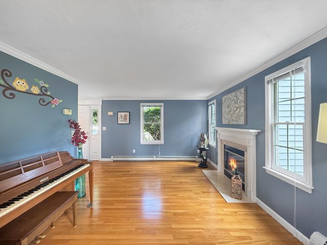 5 Swan Cir, Shrewsbury, MA 01545