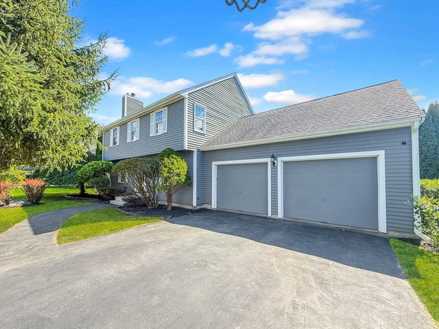 5 Swan Cir, Shrewsbury, MA 01545