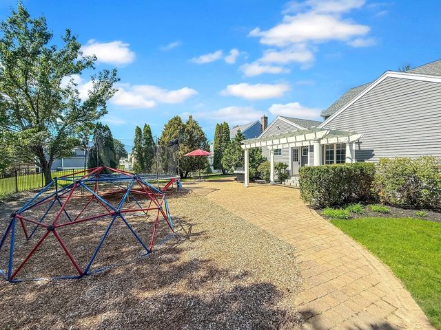 5 Swan Cir, Shrewsbury, MA 01545
