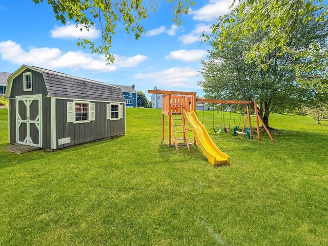 5 Swan Cir, Shrewsbury, MA 01545