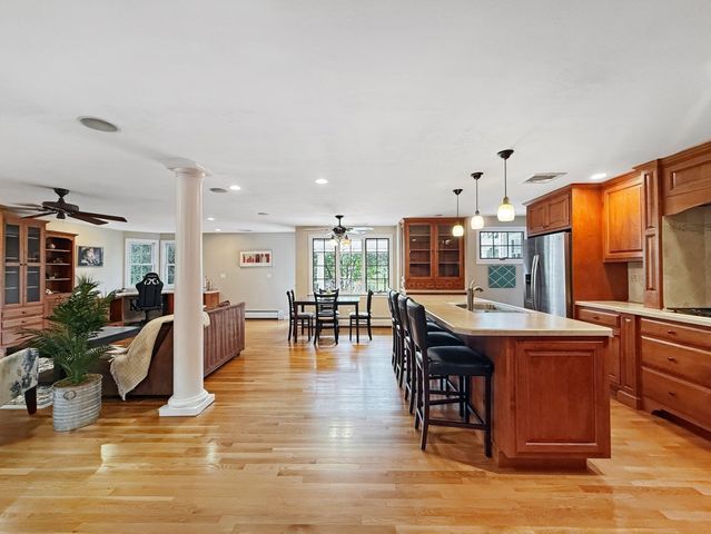 5 Swan Cir, Shrewsbury, MA 01545