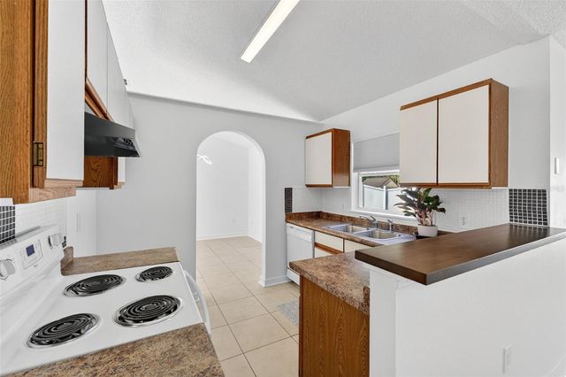 2346 QUEENSWOOD CIRCLE, Kissimmee, FL 34743