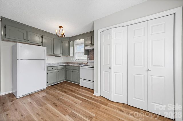 304 BELTON Avenue, Mount Holly, NC 28120