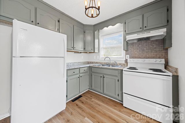 304 BELTON Avenue, Mount Holly, NC 28120