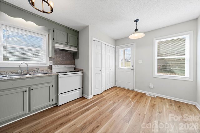 304 BELTON Avenue, Mount Holly, NC 28120