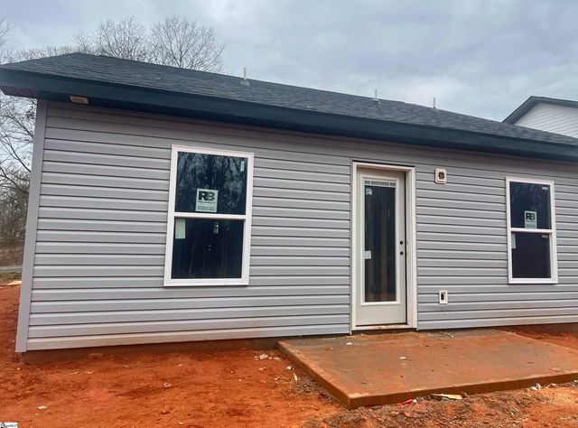 16 Poplar Street, Woodruff, SC 29388