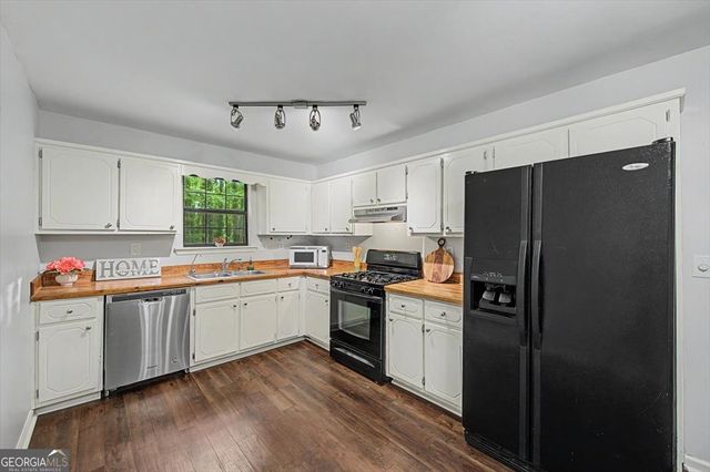 251 Paces Lakes Drive, Dallas, GA 30157
