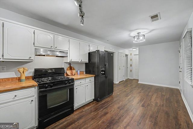 251 Paces Lakes Drive, Dallas, GA 30157