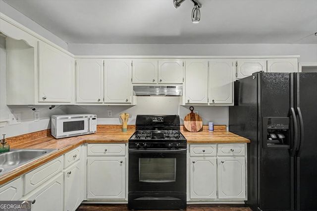 251 Paces Lakes Drive, Dallas, GA 30157