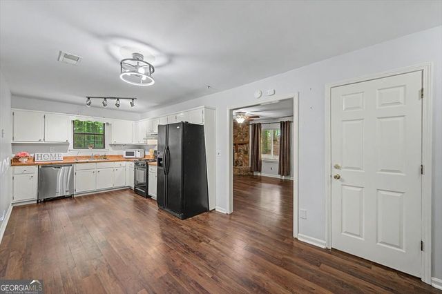 251 Paces Lakes Drive, Dallas, GA 30157