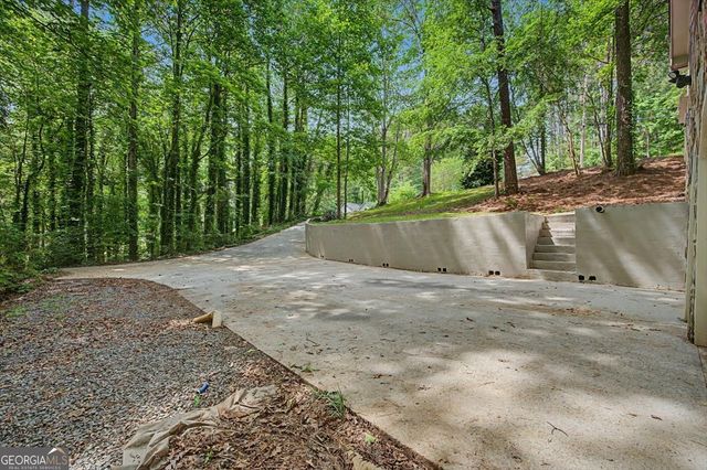 251 Paces Lakes Drive, Dallas, GA 30157
