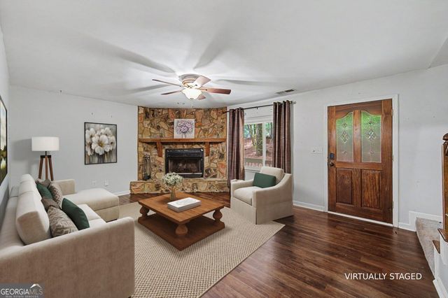 251 Paces Lakes Drive, Dallas, GA 30157