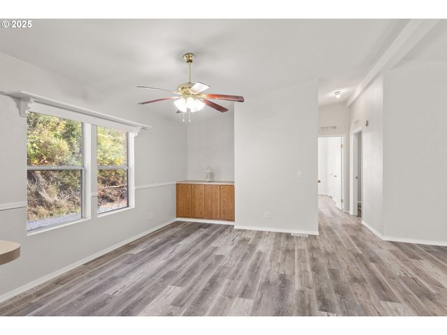 20191 HIGHWAY 42, Myrtle Point, OR 97458