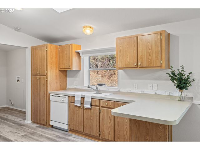 20191 HIGHWAY 42, Myrtle Point, OR 97458