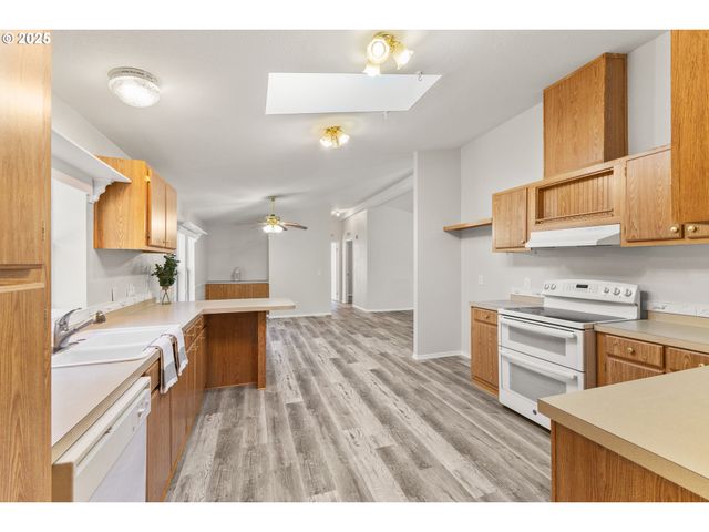 20191 HIGHWAY 42, Myrtle Point, OR 97458