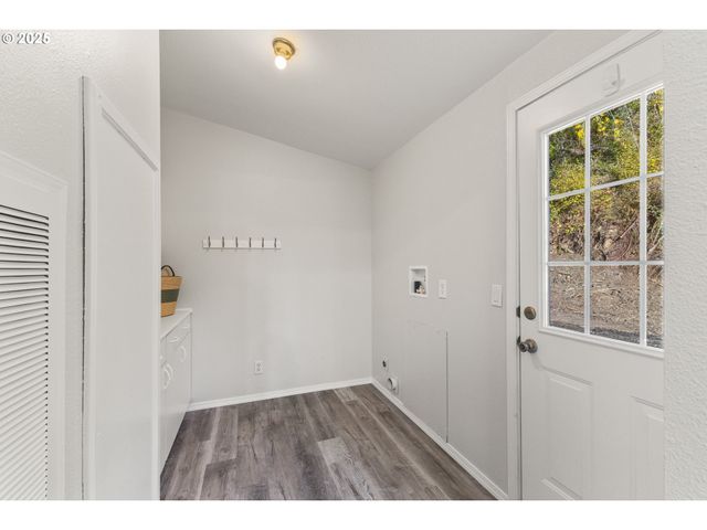 20191 HIGHWAY 42, Myrtle Point, OR 97458