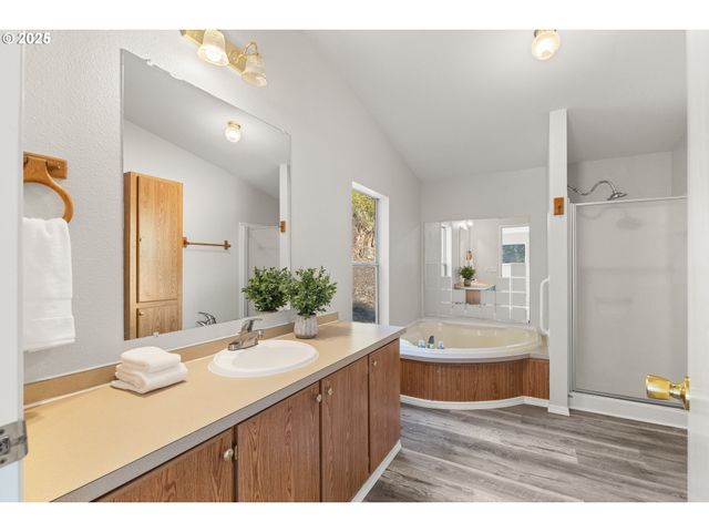 20191 HIGHWAY 42, Myrtle Point, OR 97458