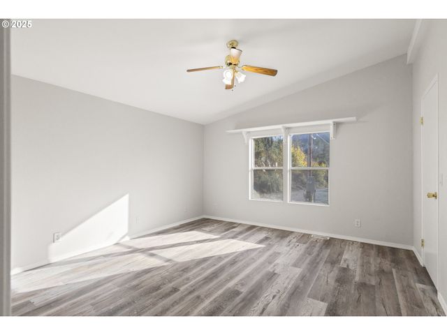 20191 HIGHWAY 42, Myrtle Point, OR 97458