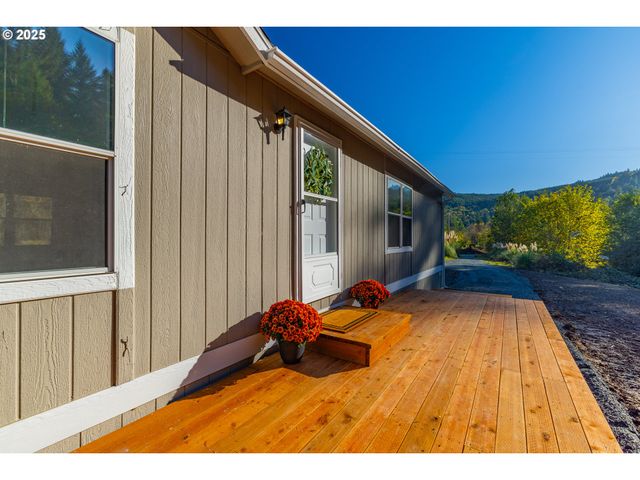 20191 HIGHWAY 42, Myrtle Point, OR 97458