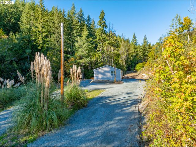 20191 HIGHWAY 42, Myrtle Point, OR 97458