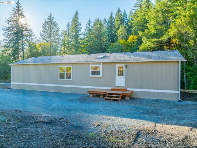 20191 HIGHWAY 42, Myrtle Point, OR 97458