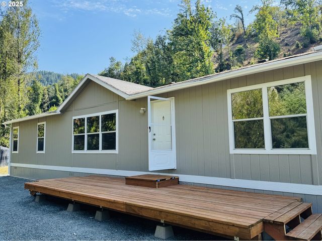 20191 HIGHWAY 42, Myrtle Point, OR 97458