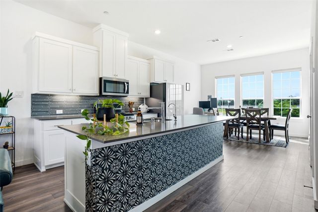 695 Vista Del Lago Drive, Lewisville, TX 75067