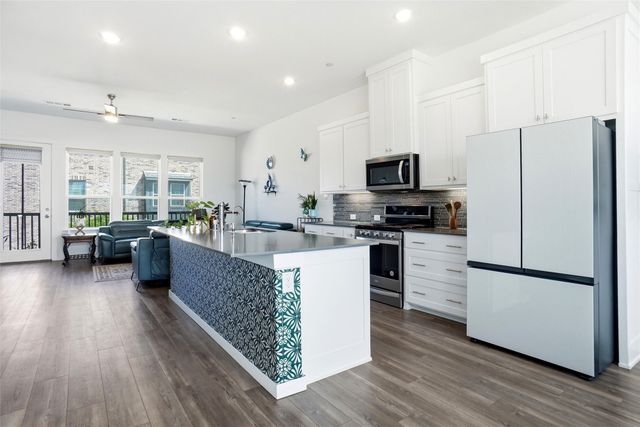 695 Vista Del Lago Drive, Lewisville, TX 75067