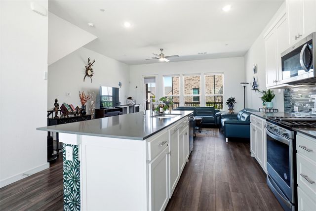 695 Vista Del Lago Drive, Lewisville, TX 75067