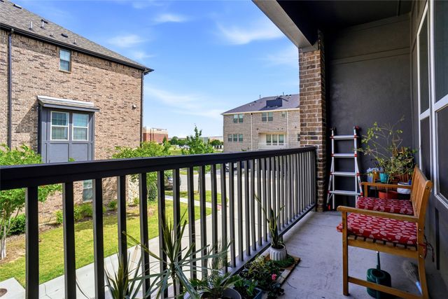 695 Vista Del Lago Drive, Lewisville, TX 75067