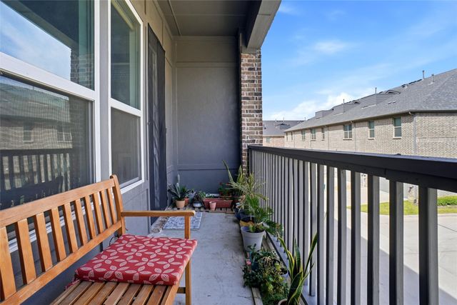 695 Vista Del Lago Drive, Lewisville, TX 75067