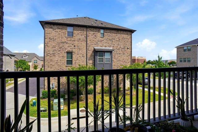 695 Vista Del Lago Drive, Lewisville, TX 75067