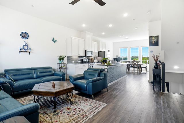 695 Vista Del Lago Drive, Lewisville, TX 75067