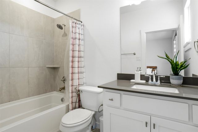 695 Vista Del Lago Drive, Lewisville, TX 75067