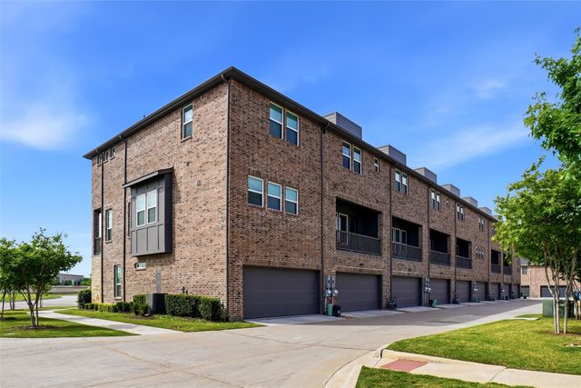 695 Vista Del Lago Drive, Lewisville, TX 75067