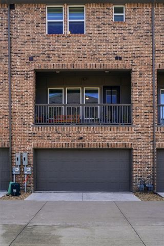 695 Vista Del Lago Drive, Lewisville, TX 75067