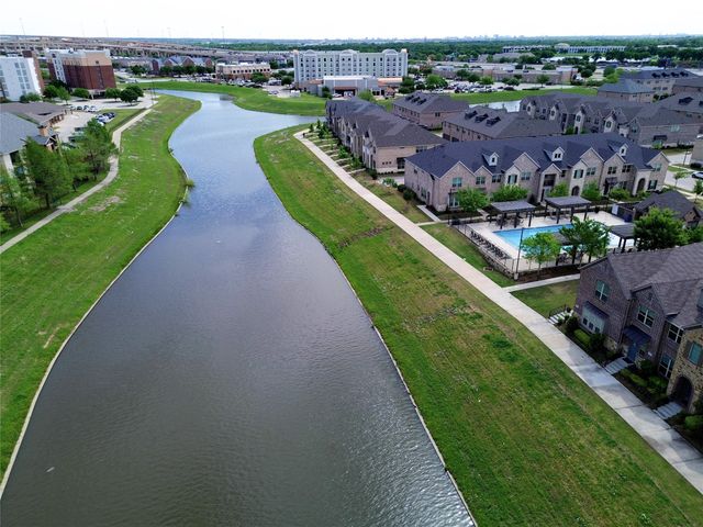 695 Vista Del Lago Drive, Lewisville, TX 75067