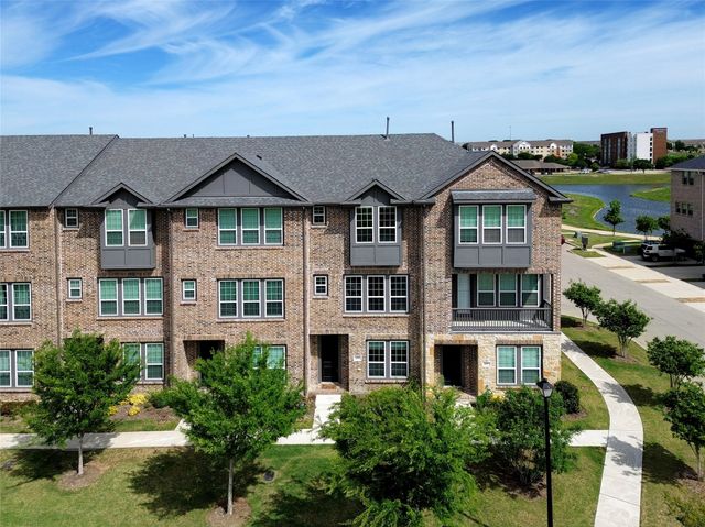 695 Vista Del Lago Drive, Lewisville, TX 75067