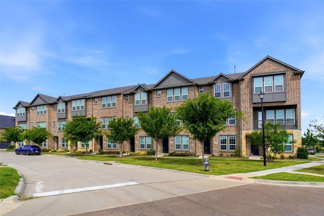 695 Vista Del Lago Drive, Lewisville, TX 75067