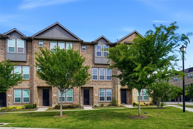 695 Vista Del Lago Drive, Lewisville, TX 75067