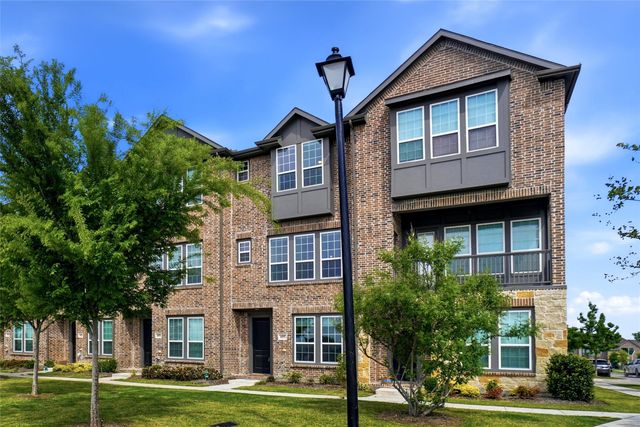 695 Vista Del Lago Drive, Lewisville, TX 75067