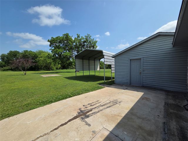 1104 W 13th, Bonham, TX 75418
