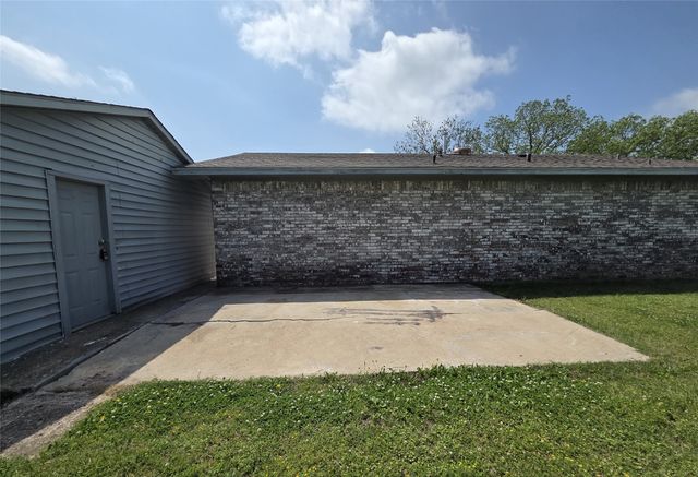1104 W 13th, Bonham, TX 75418
