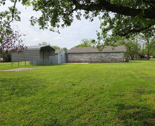 1104 W 13th, Bonham, TX 75418