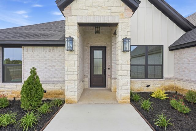 1041 Arbor Vista Drive, Azle, TX 76020