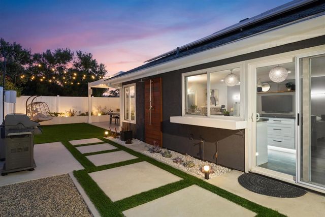 110 Turner Avenue, Encinitas, CA 92024