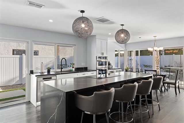 110 Turner Avenue, Encinitas, CA 92024